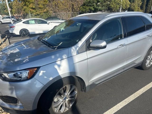 Used 2019 Ford Edge Titanium FWD image 19