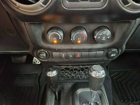 Used 2015 Jeep Wrangler Unlimited Sport w/ Quick Order Package 24S AWD/4WD image 17