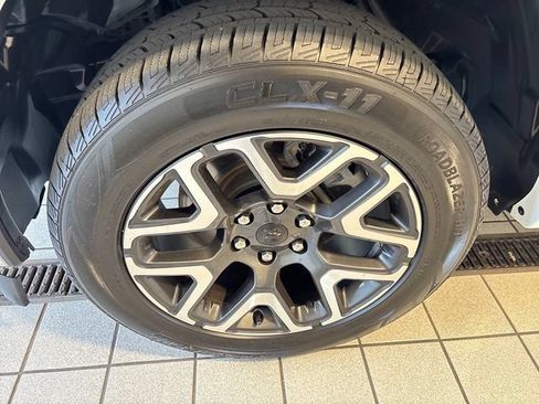 Used 2025 RAM 1500 Laramie AWD/4WD image 5