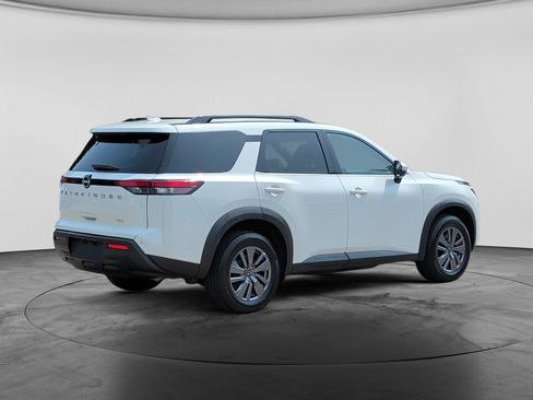 Used 2025 Nissan Pathfinder SV AWD/4WD image 7