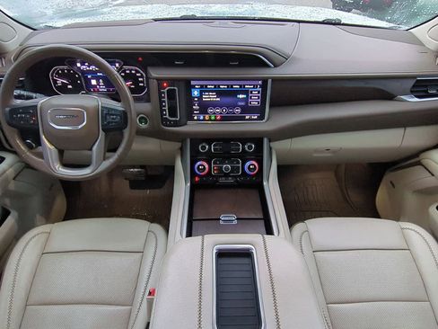 Used 2021 GMC Yukon XL Denali w/ Denali Premium Package image 16