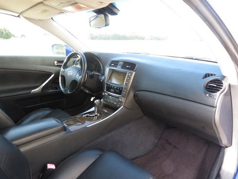 Used 2010 Lexus IS 250C RWD image 25