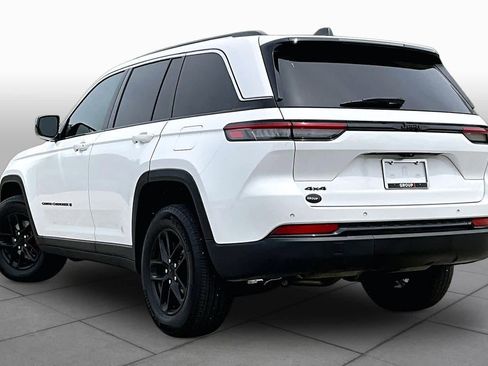 Used 2023 Jeep Grand Cherokee Laredo w/ Luxury Tech Group I AWD/4WD image 12