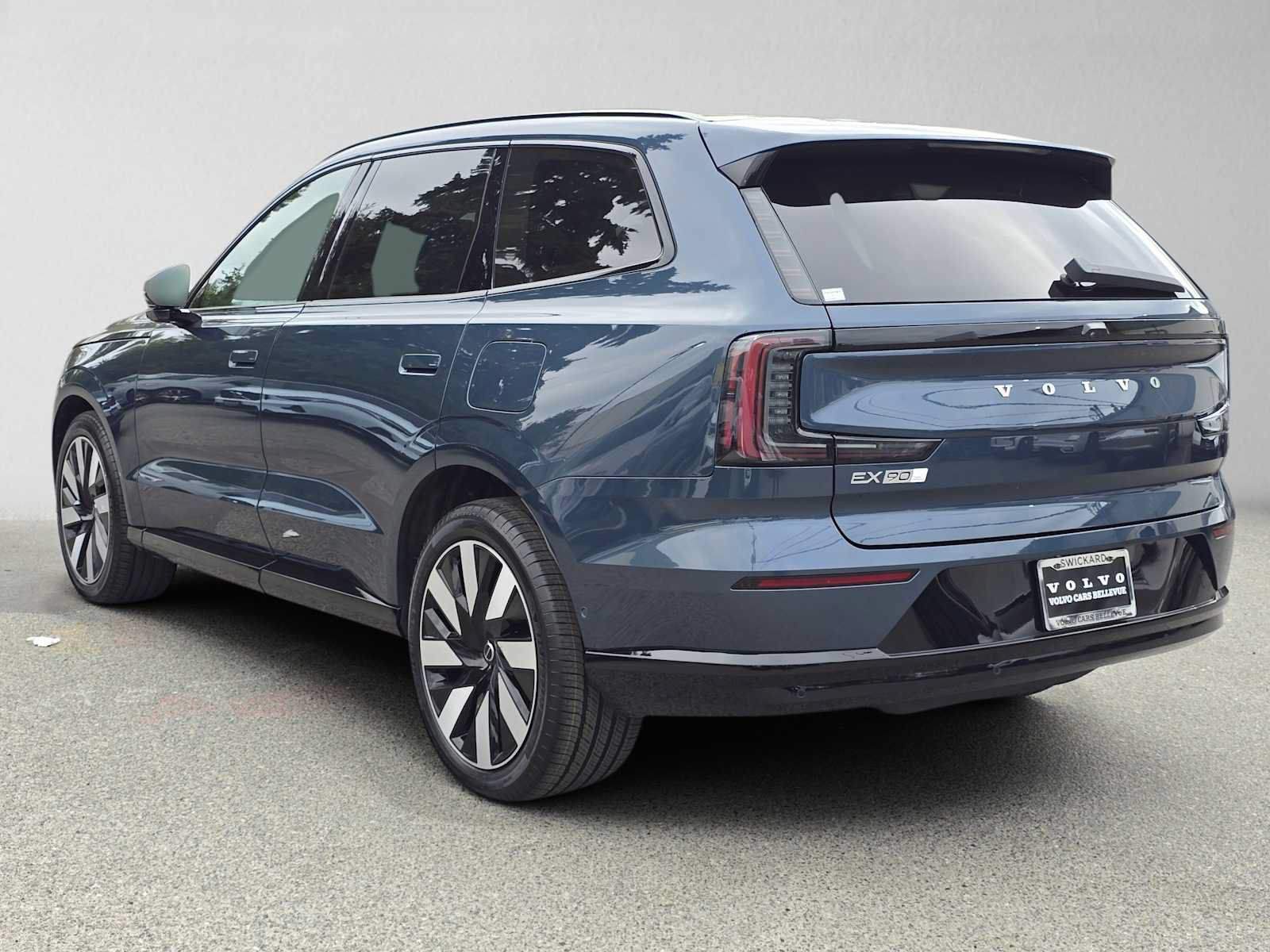 Certified 2025 Volvo EX90 Ultra AWD/4WD image 6
