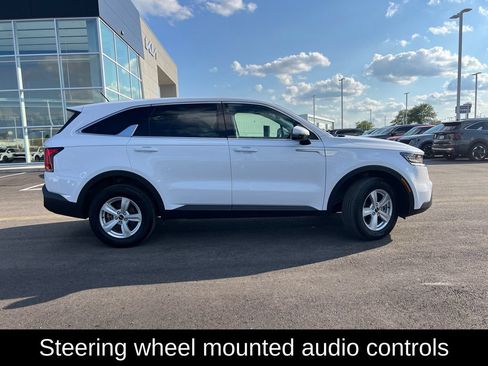 Used 2023 Kia Sorento LX AWD/4WD image 2