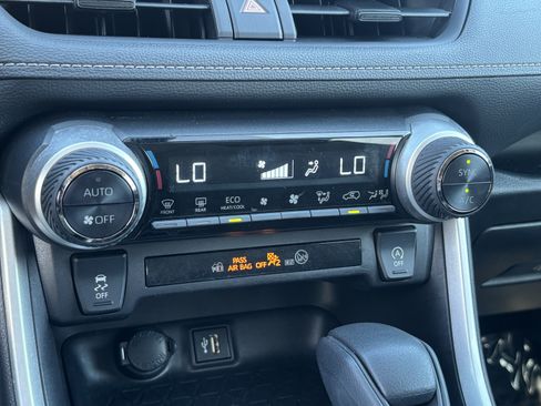 Used 2024 Toyota RAV4 XLE AWD/4WD image 20