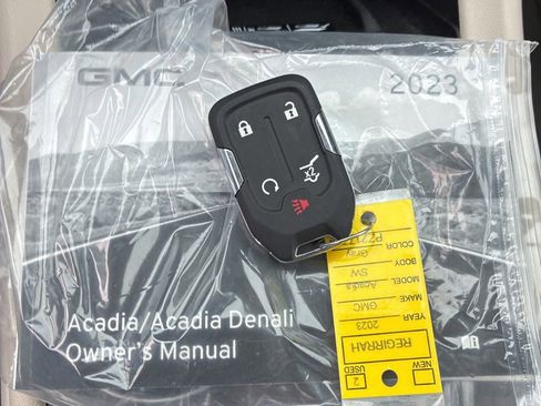 Used 2023 GMC Acadia Denali w/ Denali Technology Package image 25