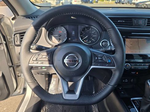 Used 2020 Nissan Rogue SL FWD image 25