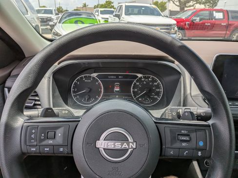 Used 2023 Nissan Rogue SV FWD image 25