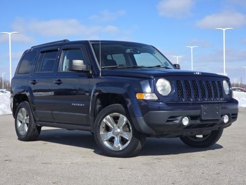 Used 2014 Jeep Patriot Latitude w/ Sun/Sound Group image 2