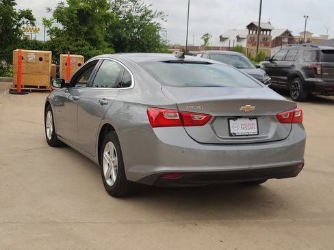 Used 2025 Chevrolet Malibu LS FWD image 2
