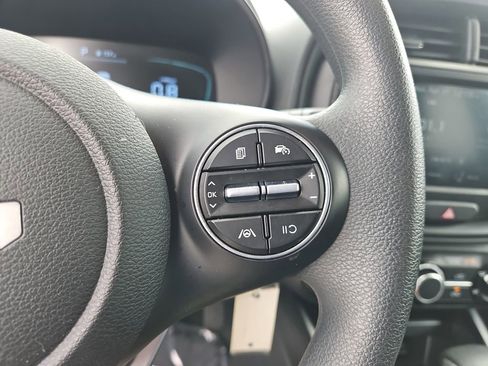 Used 2025 Kia Soul LX w/ LX Technology Package FWD image 20