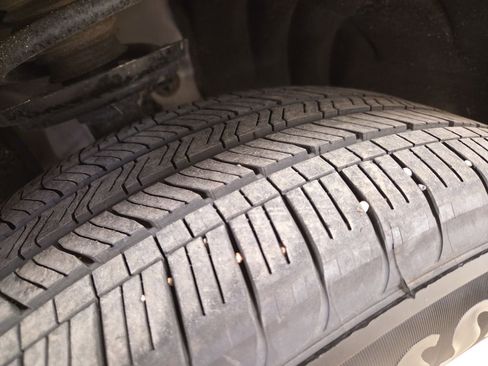 Used 2024 GMC Acadia Elevation image 25