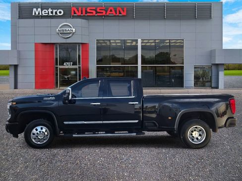 Used 2025 Chevrolet Silverado 3500 High Country w/ Technology Package image 3