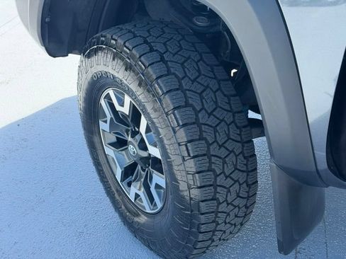Used 2021 Toyota Tacoma TRD Off-Road w/ Technology Package AWD/4WD image 22