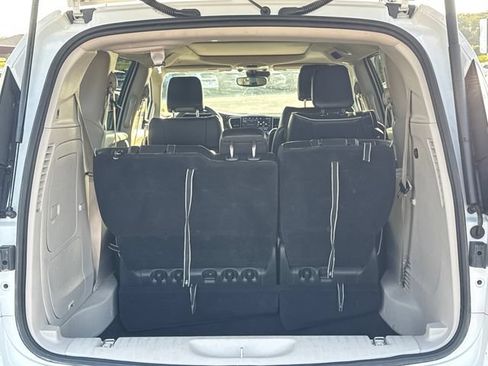 Used 2023 Chrysler Pacifica Limited FWD image 12