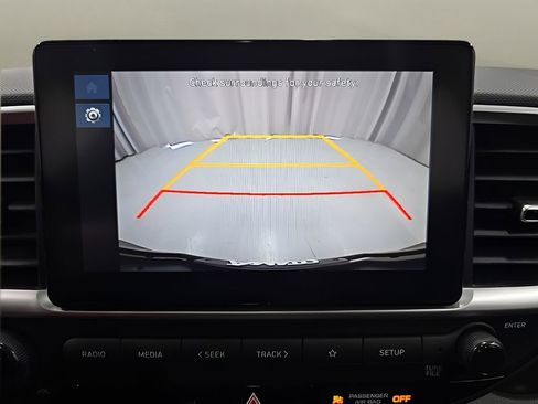 Certified 2024 Hyundai Venue SEL FWD image 25