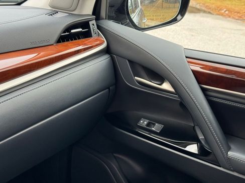 Used 2019 Lexus LX 570 4WD image 40