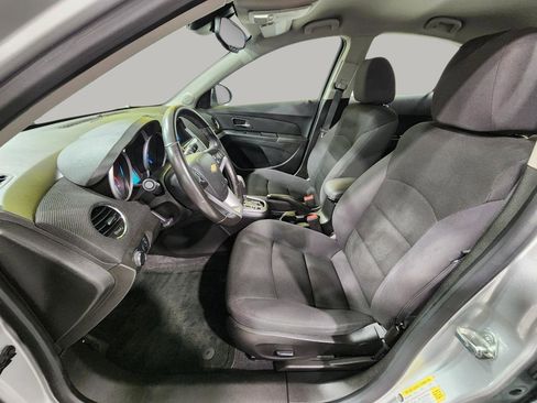 Used 2014 Chevrolet Cruze LT image 11