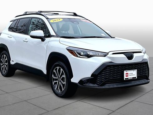 Certified 2024 Toyota Corolla Cross SE image 2