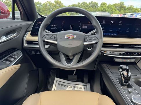 Certified 2024 Cadillac XT4 Luxury w/ Cold Weather Package AWD/4WD image 13
