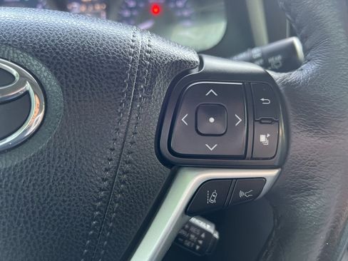 Used 2018 Toyota Sienna XLE image 27