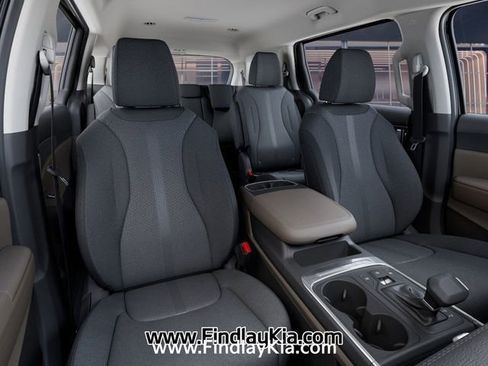 New 2026 Kia Carnival LX image 18