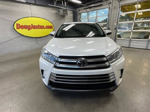 Used 2017 Toyota Highlander Limited Platinum AWD/4WD image 8