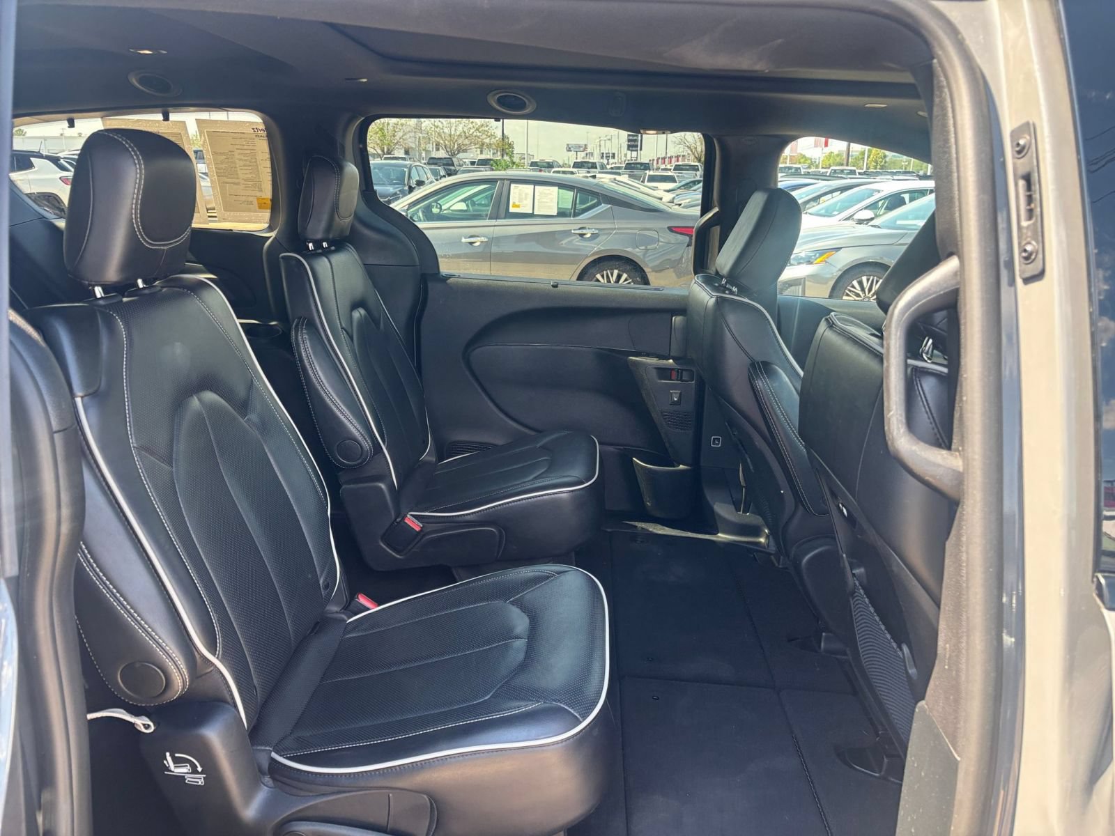 Used 2025 Chrysler Pacifica Limited FWD image 28