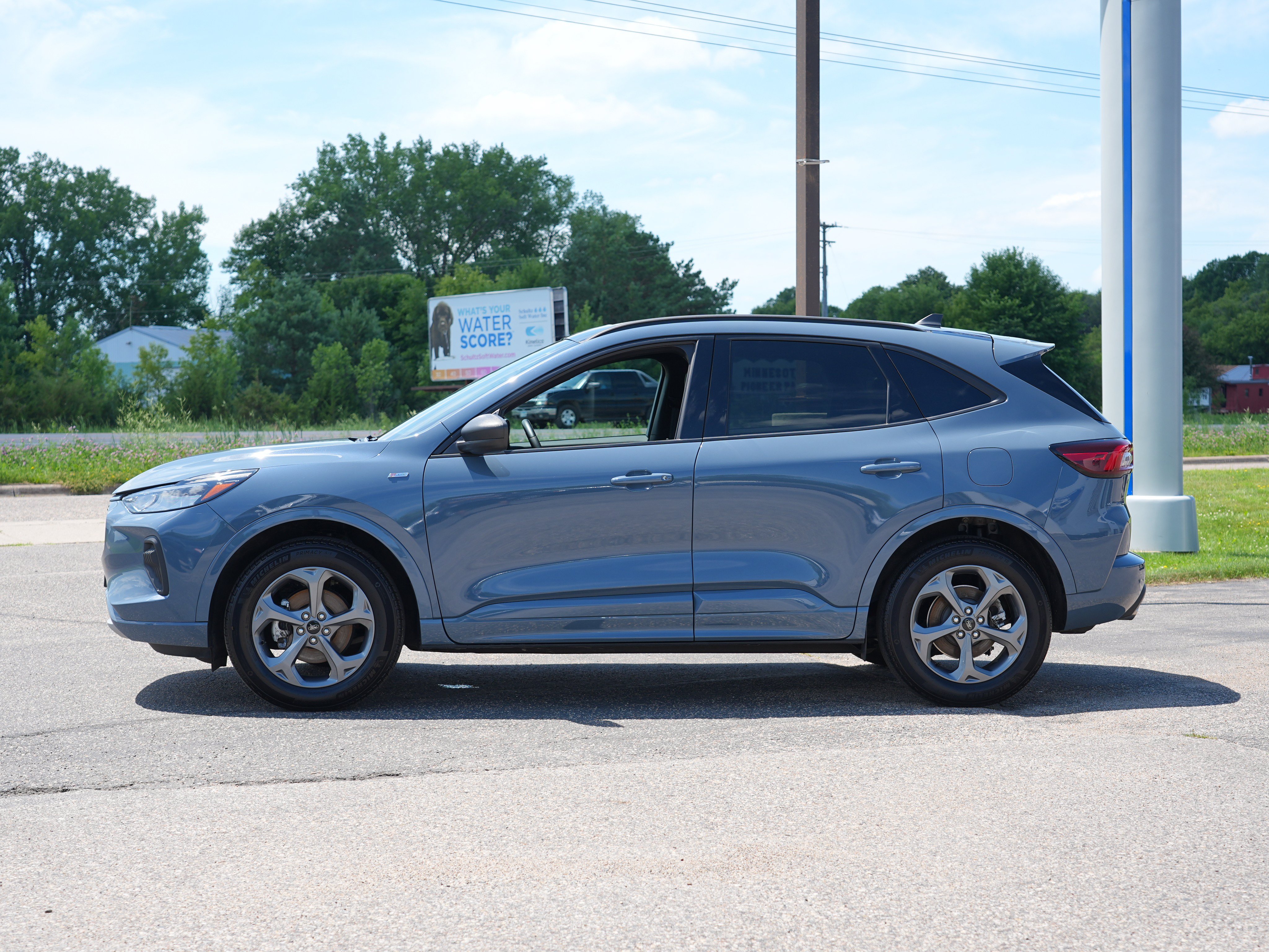 Used 2023 Ford Escape ST-Line w/ Tech Pack #1 AWD/4WD image 7