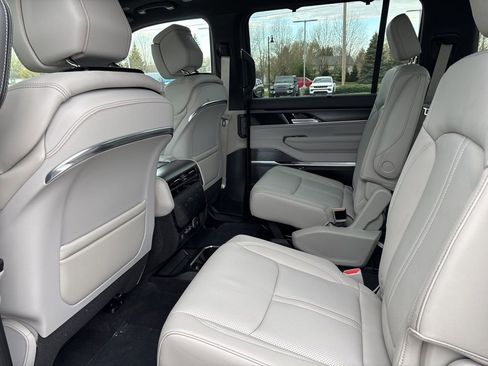 New 2026 Jeep Grand Wagoneer Summit AWD/4WD image 9