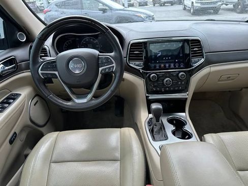 Used 2019 Jeep Grand Cherokee Overland AWD/4WD image 36