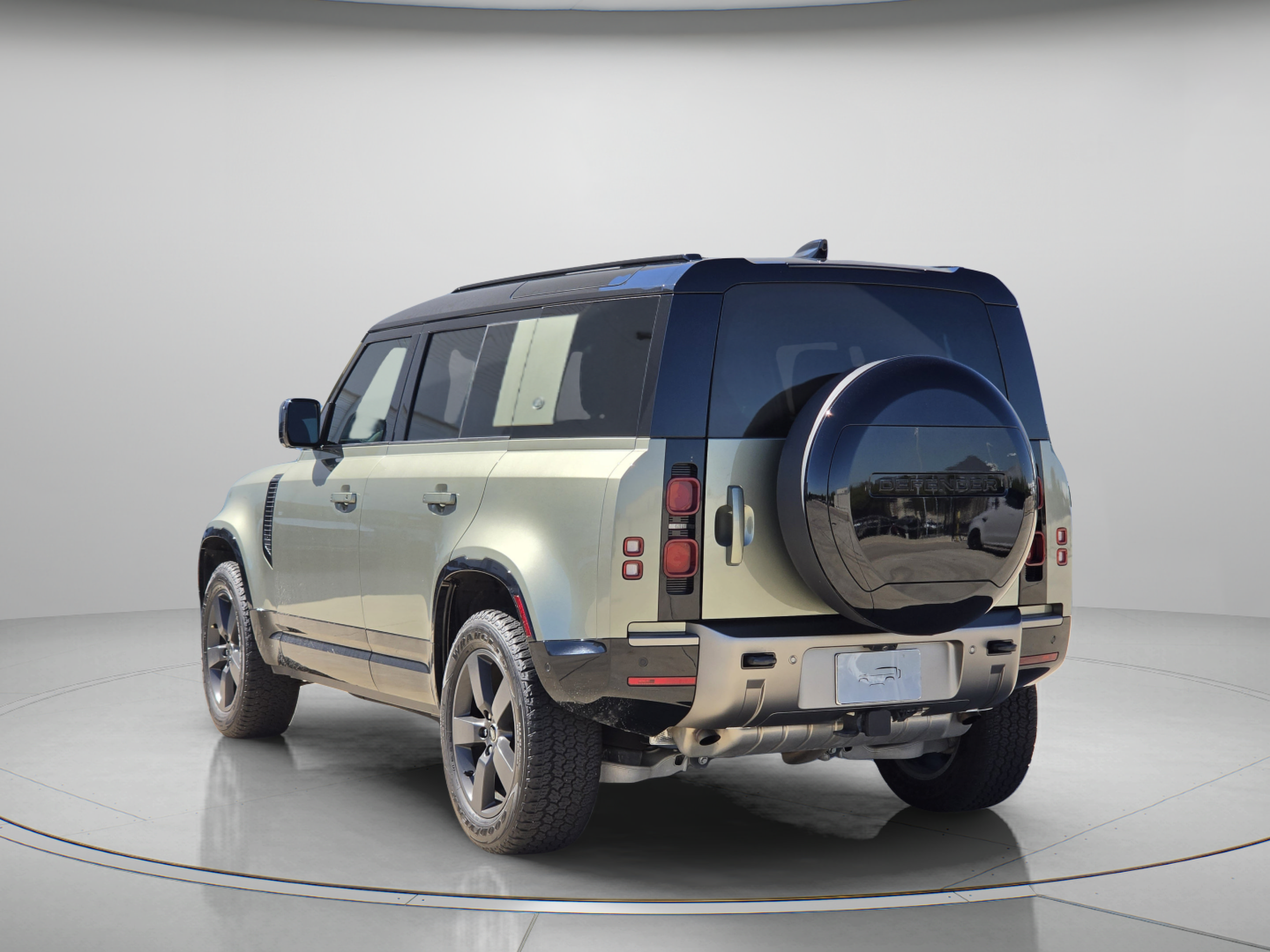 Used 2024 Land Rover Defender 110 X-Dynamic SE AWD/4WD image 3