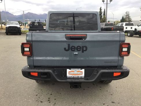 New 2025 Jeep Gladiator Sport image 11