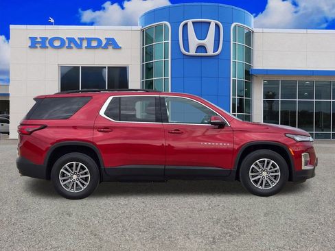 Used 2023 Chevrolet Traverse LT AWD/4WD image 2