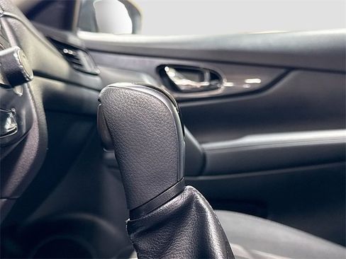 Used 2017 Nissan Rogue S image 18