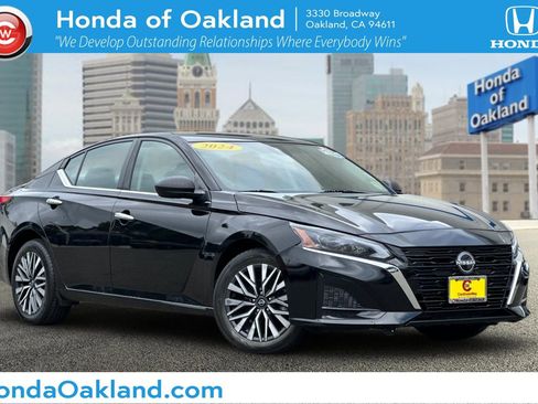 Used 2024 Nissan Altima 2.5 SV AWD/4WD image 1