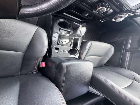 Used 2018 Toyota 4Runner TRD Off-Road Premium AWD/4WD image 25