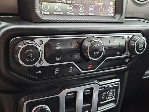 Used 2022 Jeep Wrangler Sport AWD/4WD image 15