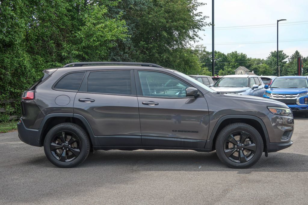 Used 2021 Jeep Cherokee Latitude Plus AWD/4WD image 8
