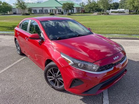 Used 2022 Kia Forte LXS FWD image 2