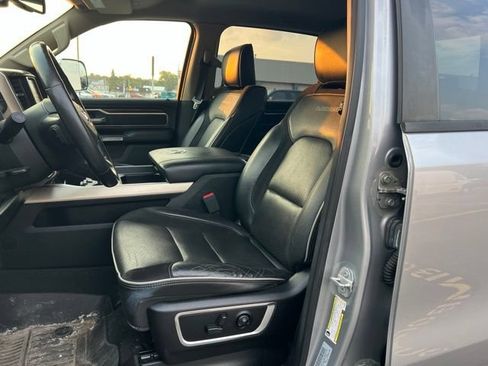 Used 2019 RAM 1500 Laramie AWD/4WD image 11