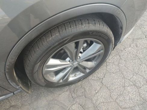 Used 2019 Nissan Murano Platinum image 2