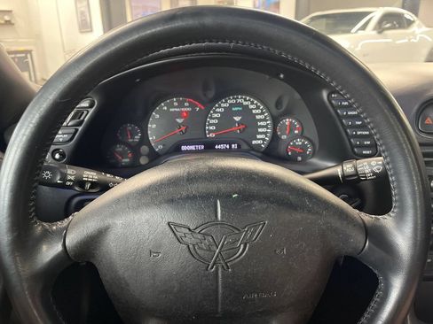 Used 2001 Chevrolet Corvette Coupe w/ Preferred Equipment Group2 RWD image 35