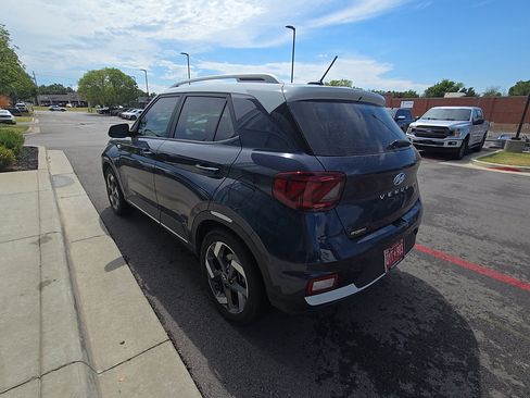 Used 2025 Hyundai Venue Limited FWD image 6