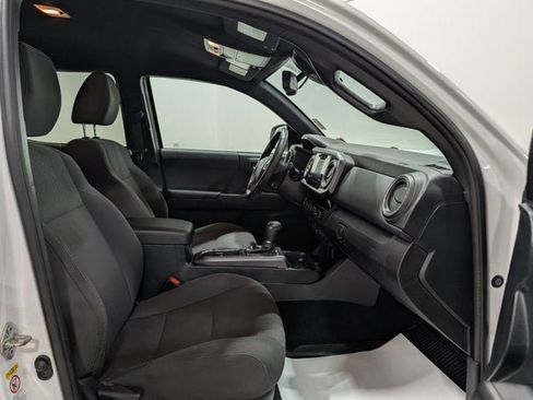 Used 2018 Toyota Tacoma TRD Sport image 21