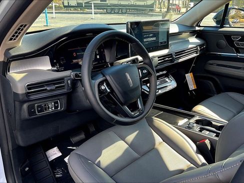 New 2026 Lincoln Corsair Premiere image 6