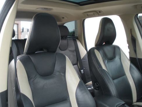 Used 2011 Volvo XC60 T6 R-Design w/ Convenience Pkg AWD/4WD image 32