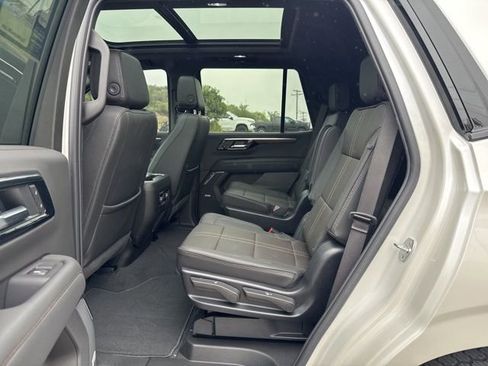 Certified 2025 Chevrolet Tahoe High Country AWD/4WD image 24