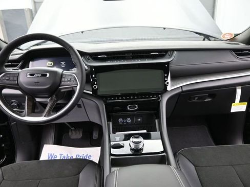 New 2026 Jeep Grand Cherokee L 4WD image 32